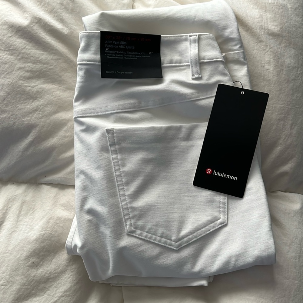 BRAND NEW 
Lululemon plants - white 
Size 30x32